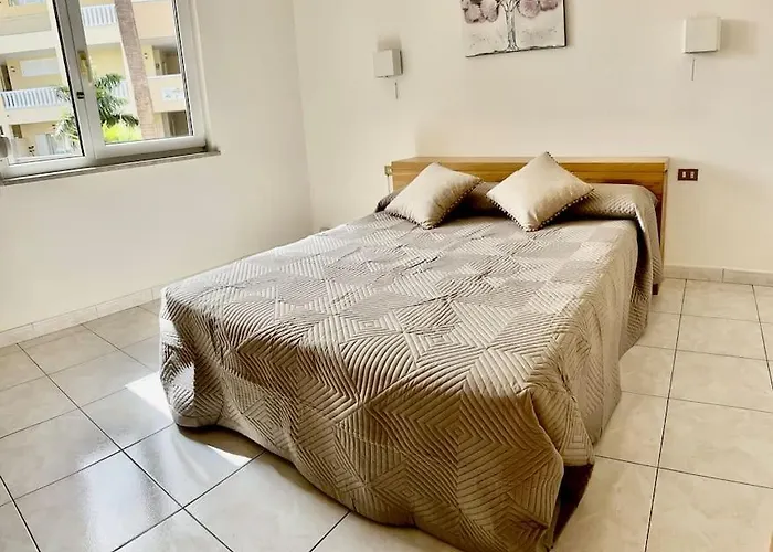 Sunset Apartment, Wi-fi And Swimming Pool 아파트 *